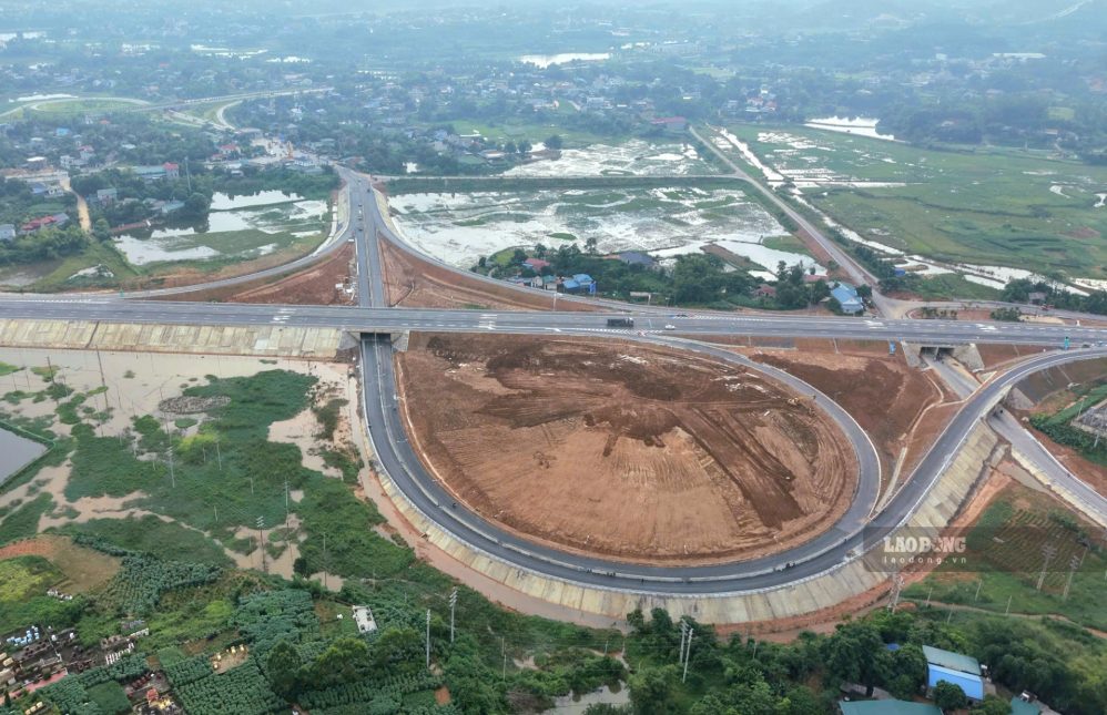 Đoạn ra vào nút giao IC9 cao tốc Nội Bài - Lào Cai. Ảnh: Tô Công