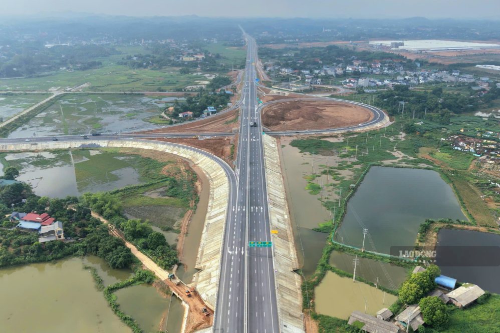 The road connecting 2 expressways in Phu Tho has been completed. Photo: To Cong