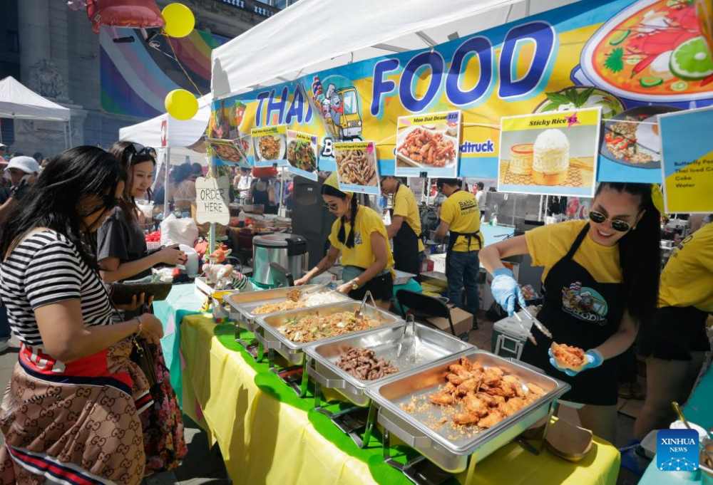 Thai street food. Photo: Xinhua