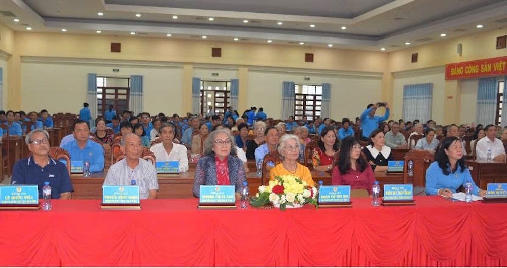 Overview of the meeting of full-time trade union officials through periods on the afternoon of July 28th in Dong Thap province. Photo: Duc Trung/LĐLĐ of Dong Thap province