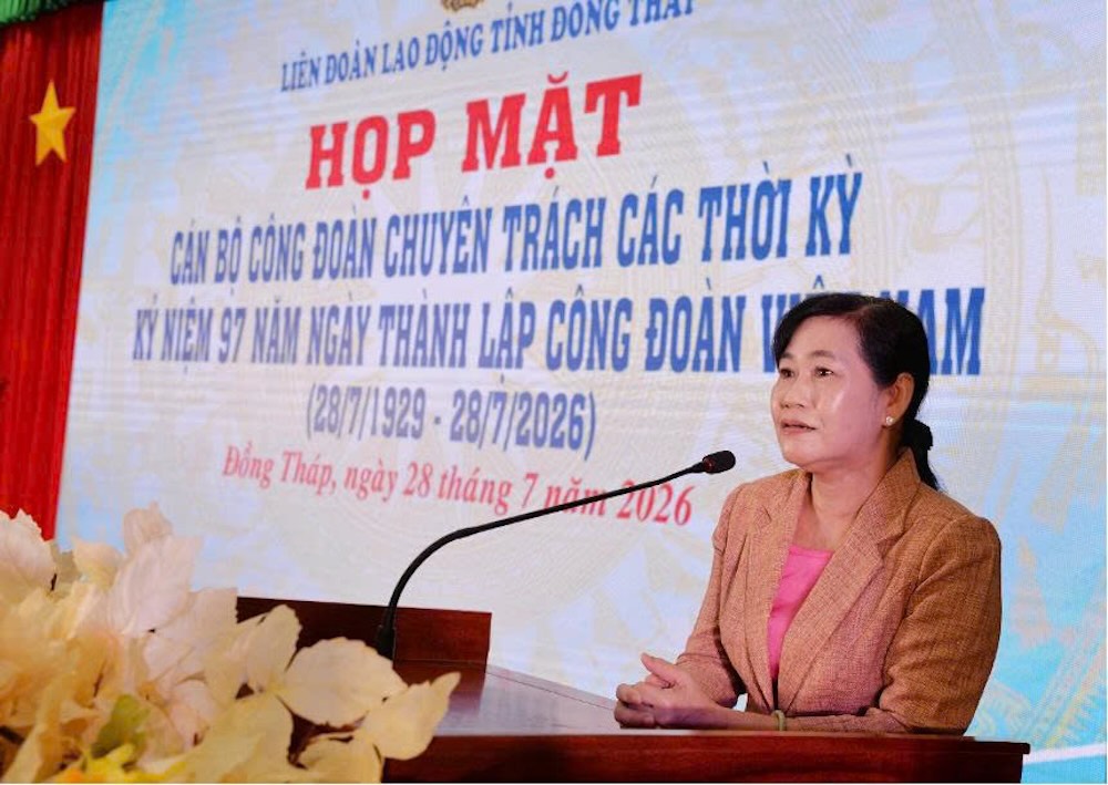 Bà Châu Thị Mỹ Phương - Phó Bí thư Tỉnh uỷ, Trưởng đoàn đại biểu Quốc hội khoá XVI đơn vị tỉnh Đồng Tháp phát biểu tại buổi họp mặt. Ảnh: Đức Trung. 