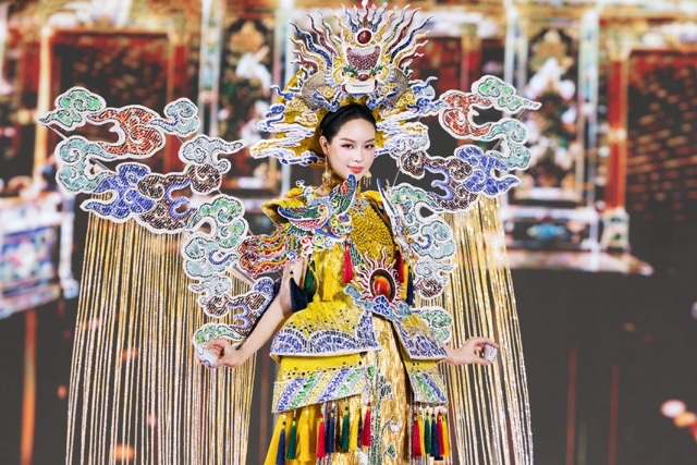 Miss Grand Vietnam contestants perform. Photo: Golden Lotus.