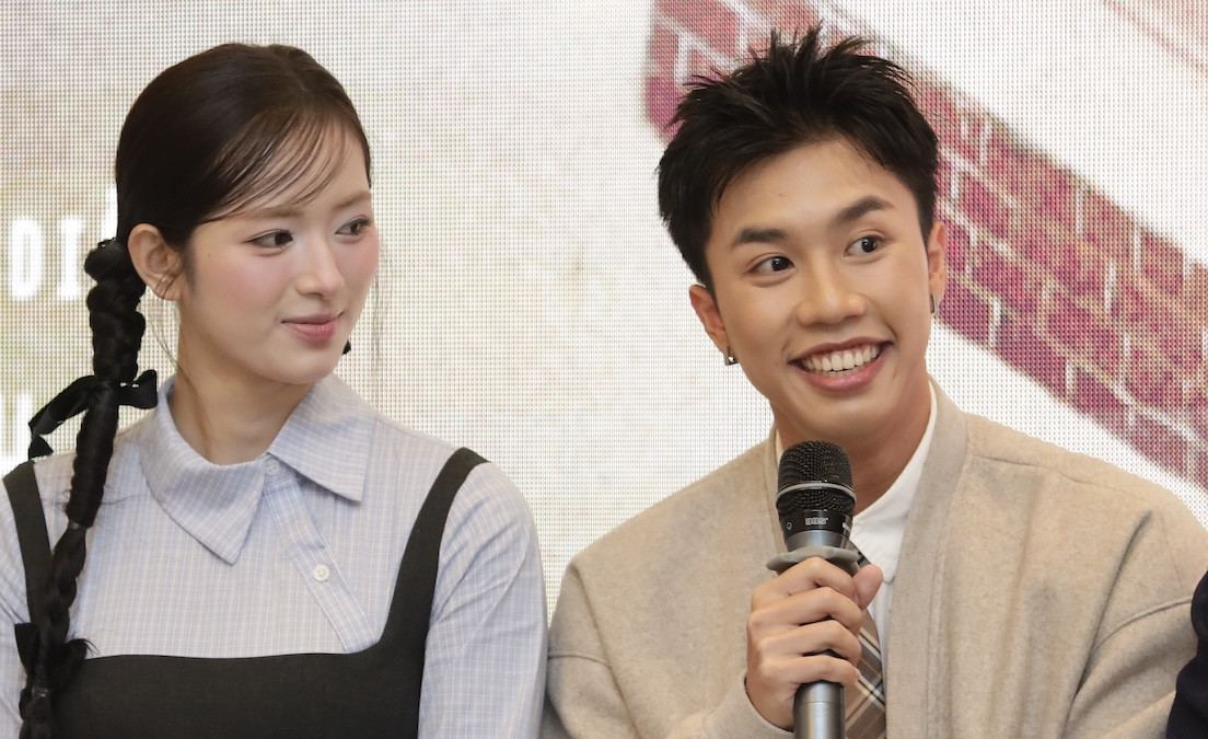 Actor Nguyen Trinh and Long Vu - son of artist Van Dung. Photo: VFC