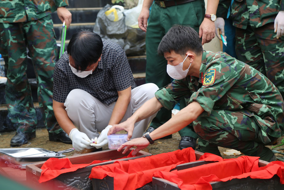 Repatriation of 7 martyrs' remains in Gia Phu commune. Photo: Lao Cai Provincial Military Command