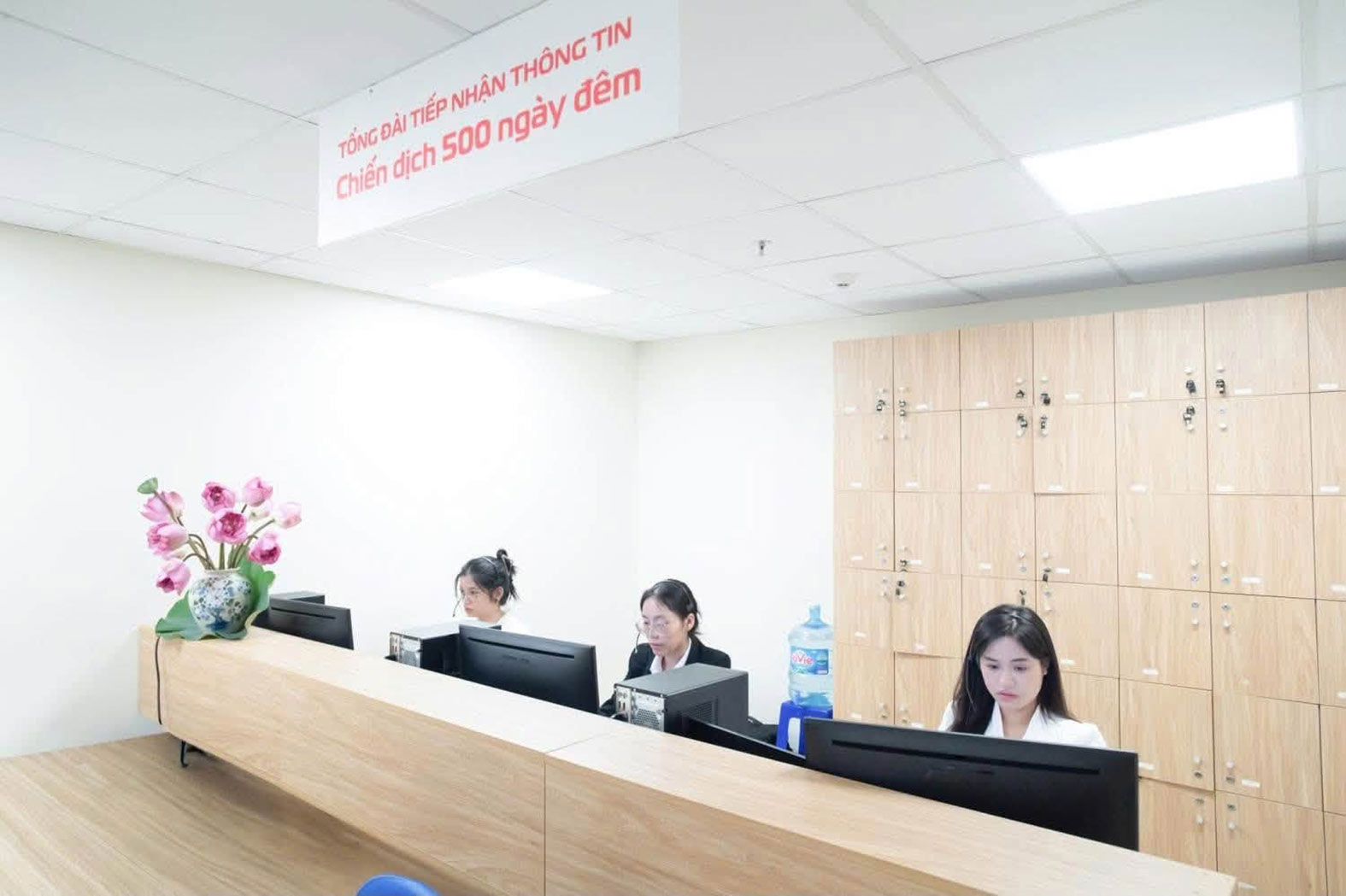 Tổng đài tiếp nhận thông tin của “Chiến dịch 500 ngày đêm” hoạt động hết công suất trong hơn 1 tháng qua. Ảnh: Viettel cung cấp