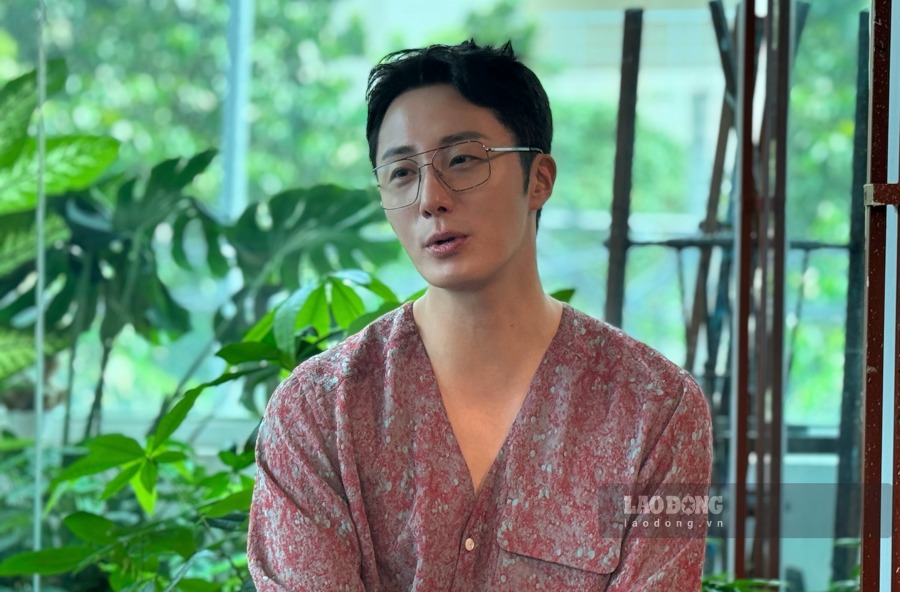 Jung Il Woo officially joins G-Dragon's management company. Photo: An Nhien