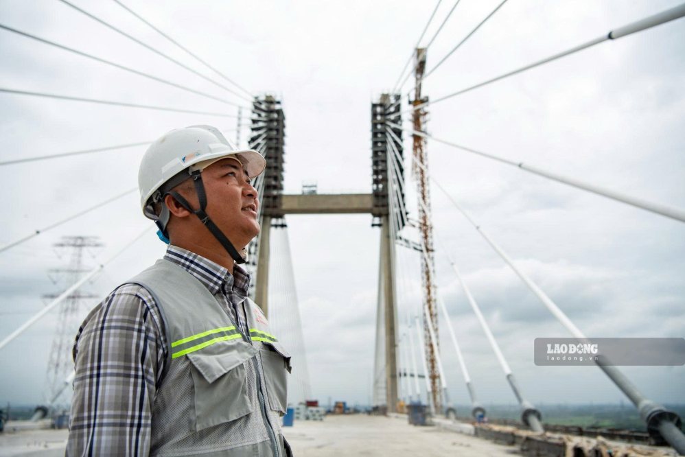 Ông Hoàng Đăng Hậu - Phó chỉ huy Công ty Bắc Trung Nam phụ trách thi công cầu Phước Khánh  cho biết tiến độ tổng thể cầu Phước Khánh đã đạt khoảng 98% sẵn sàng thông xe vào tháng 9 tới đây.