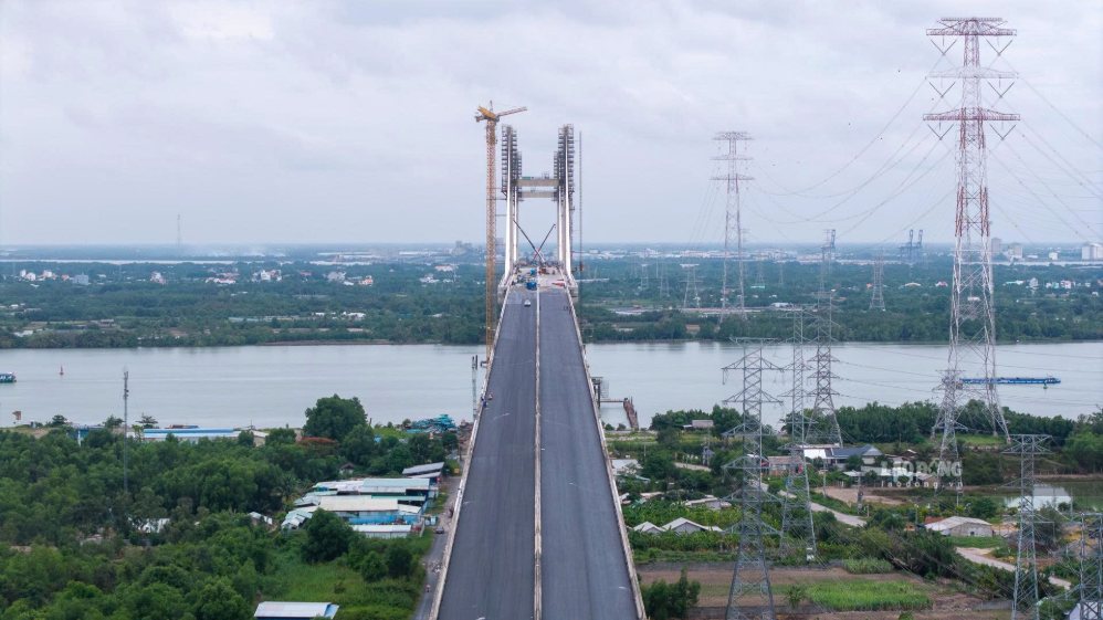 Cầu Phước Khánh hoàn thành đồng nghĩa với việc nối liền mạch giao thông, giúp người dân và phương tiện hàng hóa di chuyển thẳng từ miền Tây Nam Bộ đến cụm cảng Cái Mép - Thị Vải và sân bay Long Thành mà không phải đi xuyên qua vùng lõi thường xuyên ùn tắc của TPHCM.