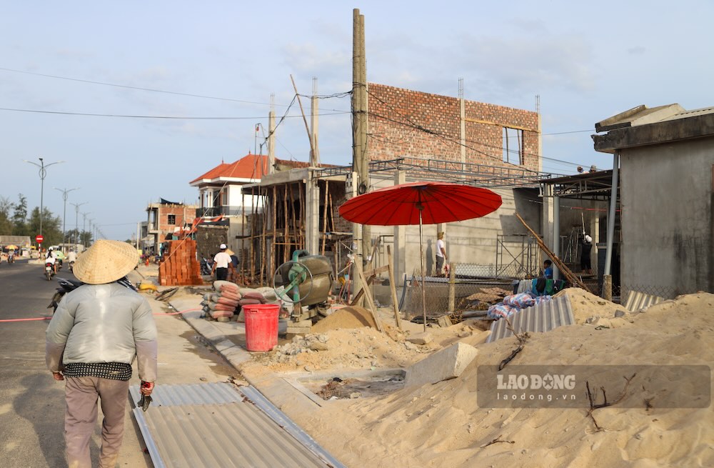 Những dãy nhà được xây mới, sửa sang trong thời điểm dự án sắp hoàn thiện.