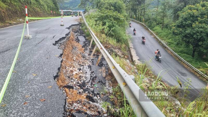 Landslides cause traffic unsafety. Photo: Viet Bac