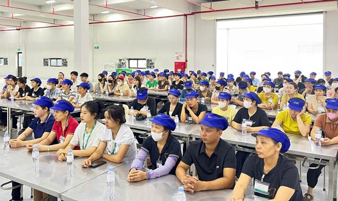 119 công nhân công ty xin gia nhập tổ chức Công đoàn. Ảnh: Công đoàn xã Tiên Lãng