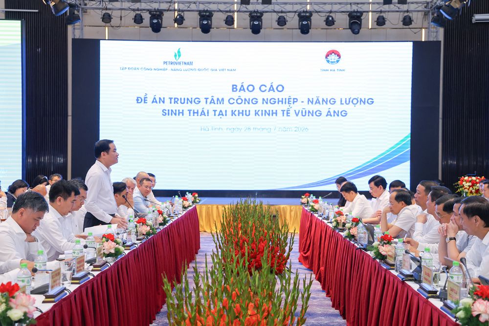 Overview of the working session between Petrovietnam and Ha Tinh Provincial Party Committee and Provincial People's Committee on July 28, 2026. Photo: Petrovietnam