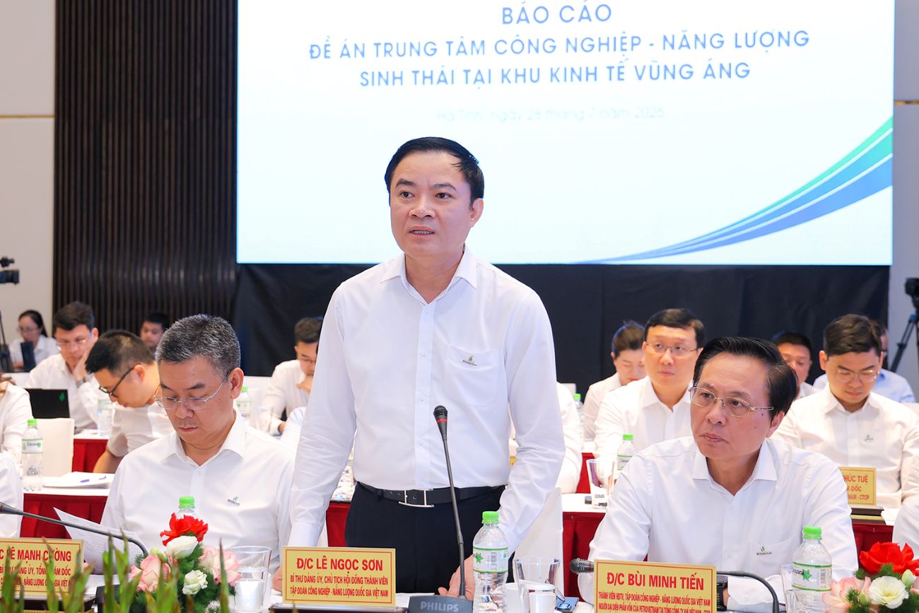 Bí thư Đảng ủy, Chủ tịch HĐTV Petrovietnam Lê Ngọc Sơn phát biểu tại buổi làm việc. Ảnh: Petrovietnam
