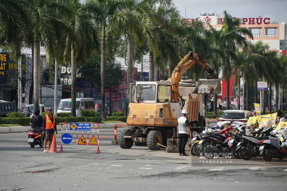 Intersection No. 4 is being urgently constructed. Photo: Ta Quang