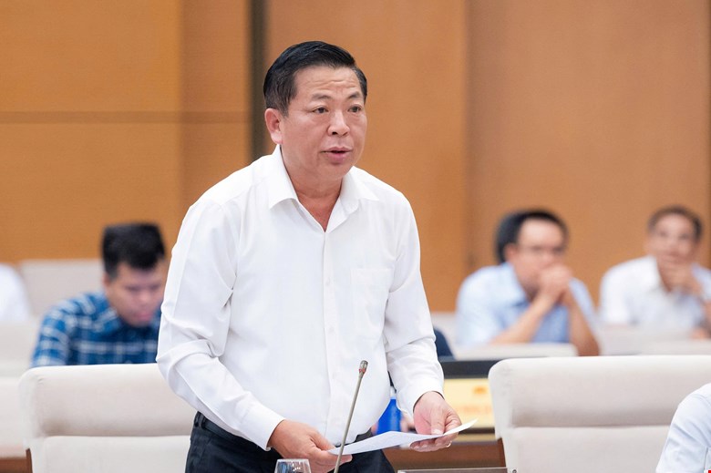 Minister of Construction Tran Hong Minh said that the draft revised Real Estate Business Law has supplemented and amended many regulations on real estate business. Photo: Quochoi. vn.