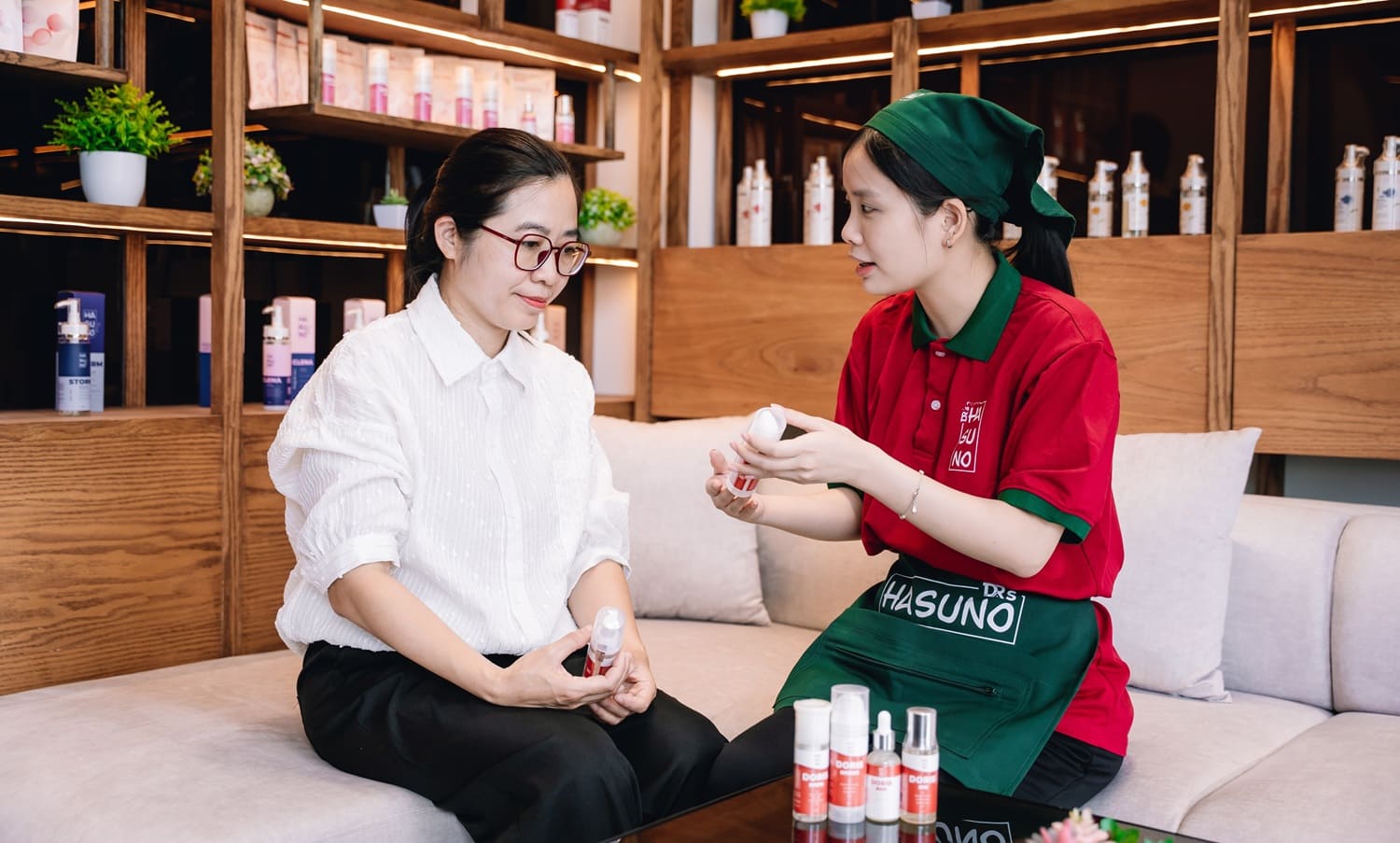 Các sản phẩm dược mỹ phẩm nội địa của Hasuno được sản xuất tinh khiết, không sử dụng chất tạo màu, tạo mùi, hay chất bảo quản độc hại. Ảnh: Hasuno