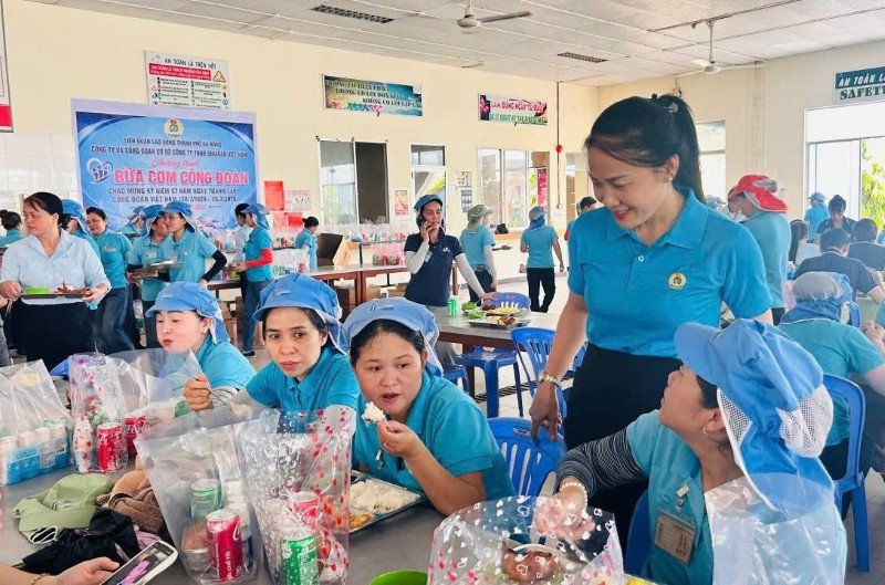 Plus de 270 millions de dongs pour prendre soin du "Repas syndical" reliant les ouvriers de Da Nang. Photo: Fournie par le syndicat de Da Nang
