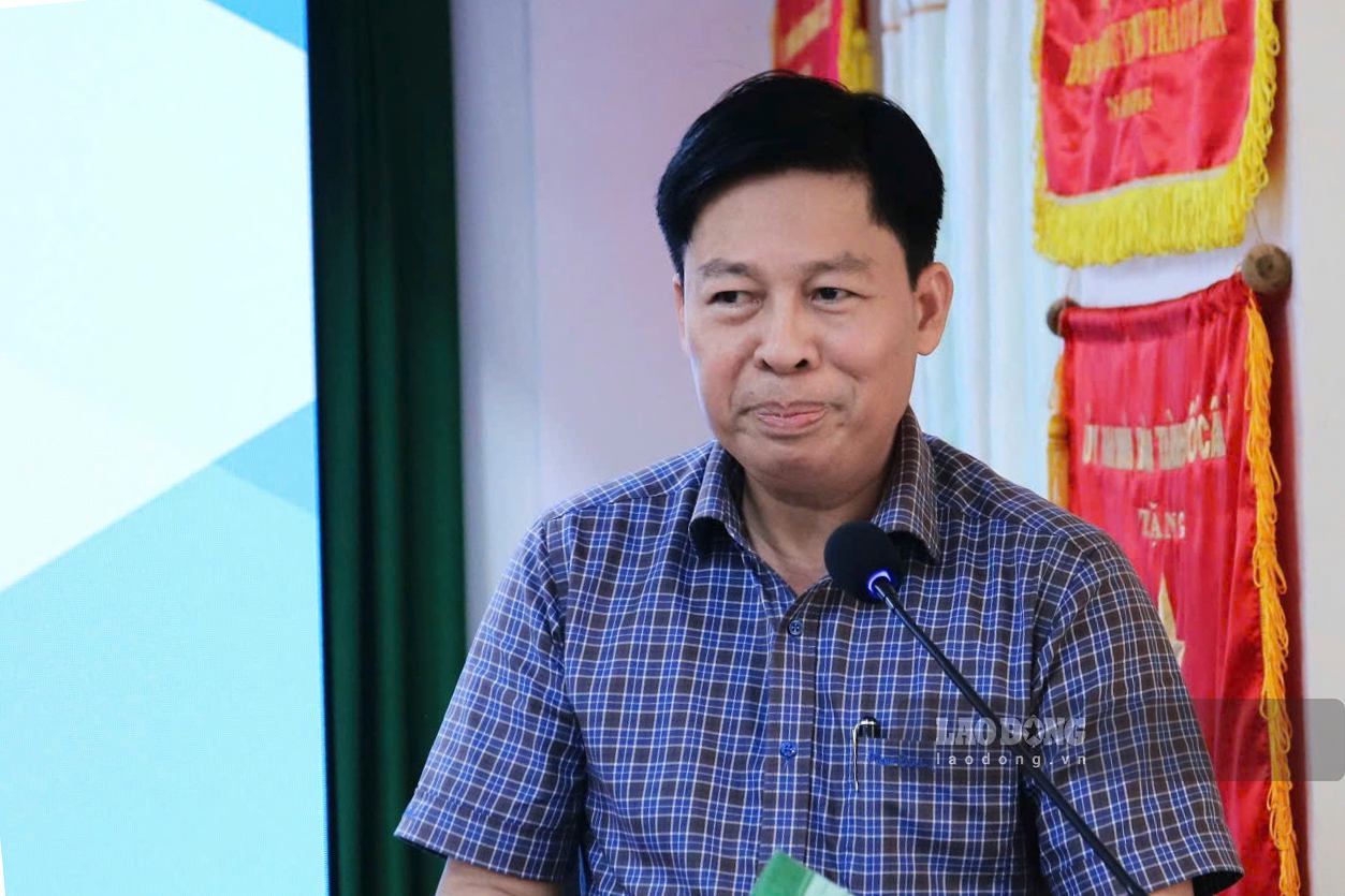 Ông Trần Văn Khải – Phó Giám đốc Bảo hiểm Xã hội (BHXH) TP Cần Thơ, Chủ tịch CĐCS BHXH TP Cần Thơ, Cụm trưởng Cụm Thi đua số 31 phát biểu tại hội thi. Ảnh: Tạ Quang