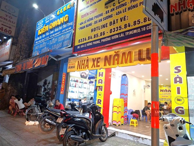 Văn phòng nhà xe Năm Lu tại 454 Lê Hồng Phong, phường Vườn Lài, TPHCM. Ảnh: Minh Quân