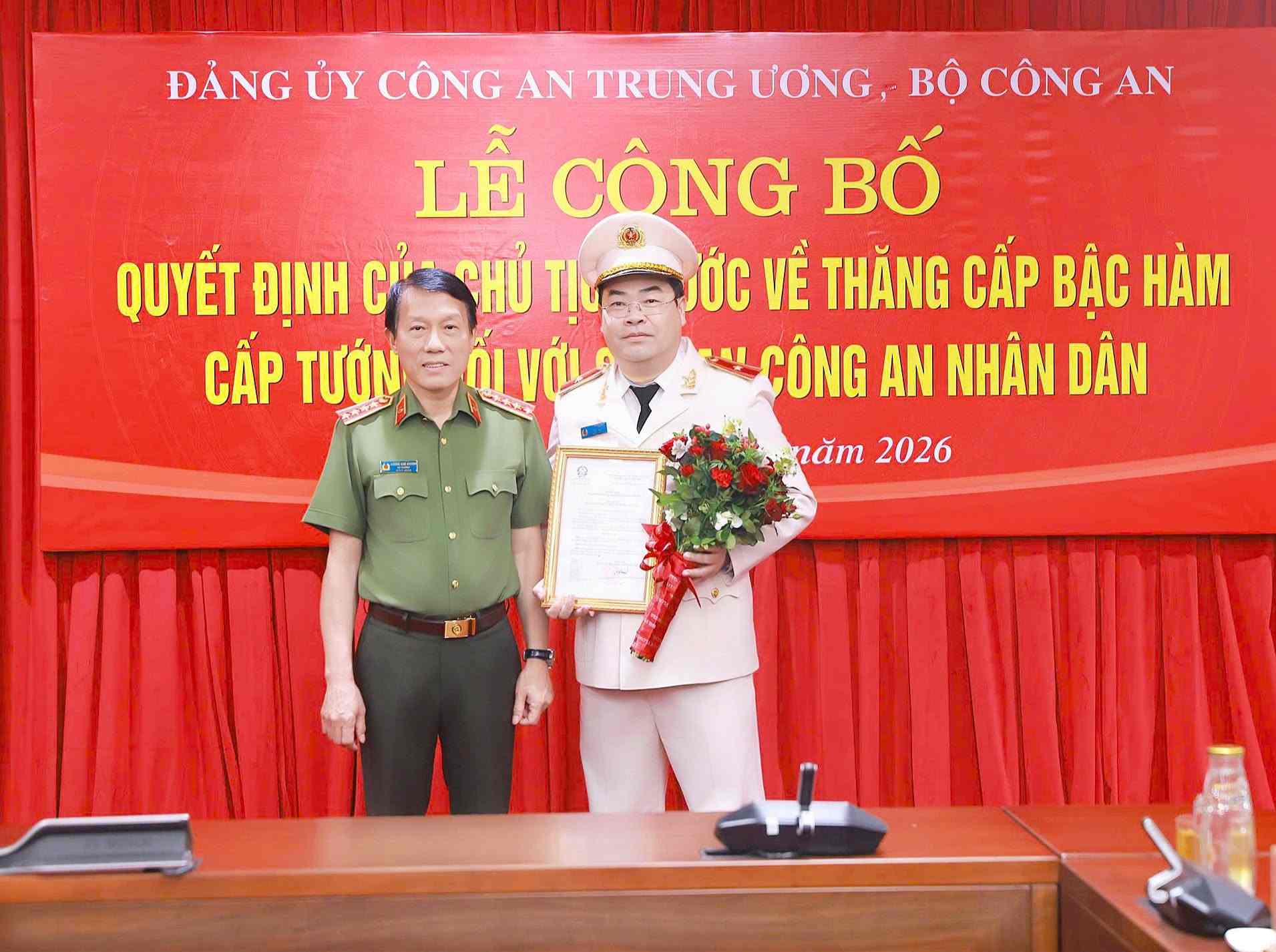 Colonel Bui Quyet Toan was awarded the rank of Major General by the President. Photo: Lai Chau Provincial Police