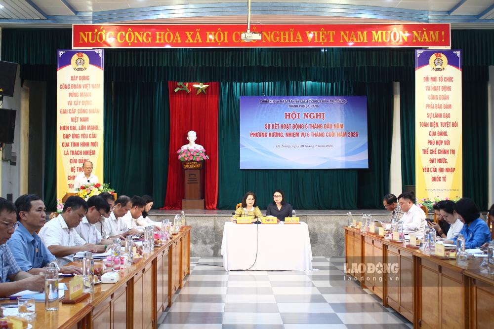 Conference to evaluate the results of implementing patriotic emulation movements and digital transformation work at units. Photo: Thanh Huyen