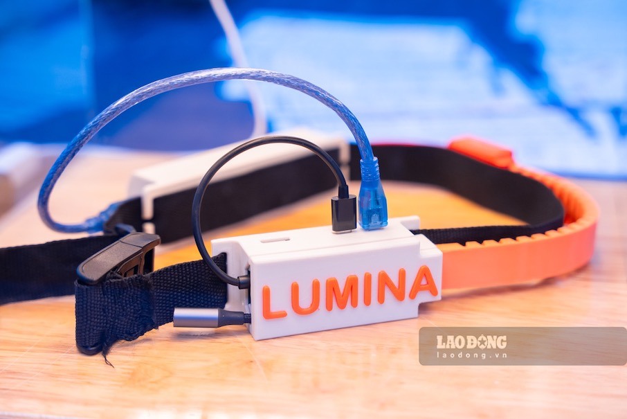 Mẫu kính AI (Lumina) giúp người khiếm thị hỗ trợ điều hướng, đọc văn bản và nhận diện vật cản. Ảnh: Tường Vân