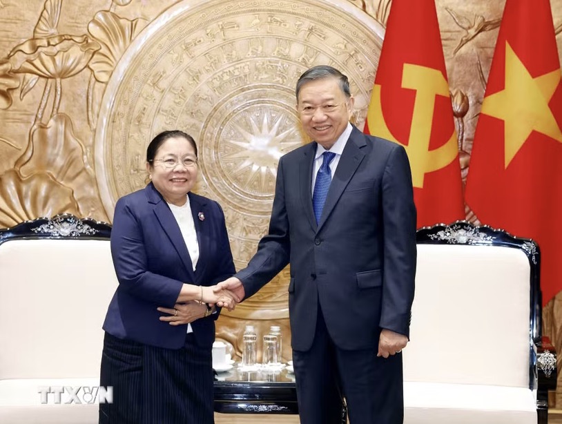 General Secretary and President To Lam receives Comrade Sisay Leudetmounsone, Member of the Politburo, Secretary of the Party Central Committee, Head of the Central Organization Committee of the Lao People's Revolutionary Party who is on a working visit to Vietnam. Photo: VNA