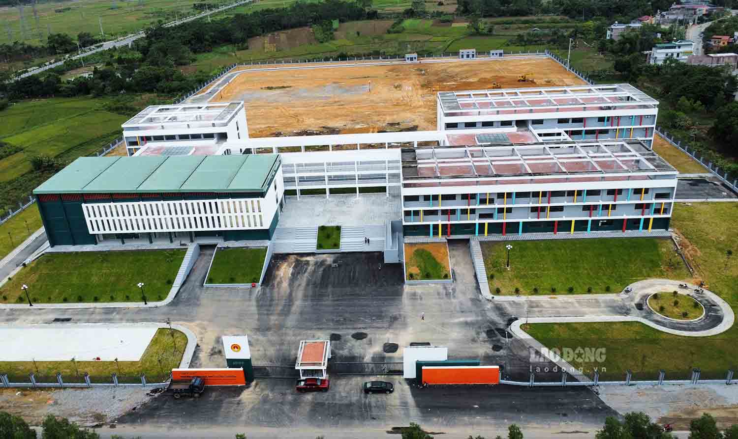 トゥエンクアン省の2026年高校卒業試験の数学10点満点154点のうち147点は、トゥエンクアン専門高校からのものです。写真:グエン・トゥン