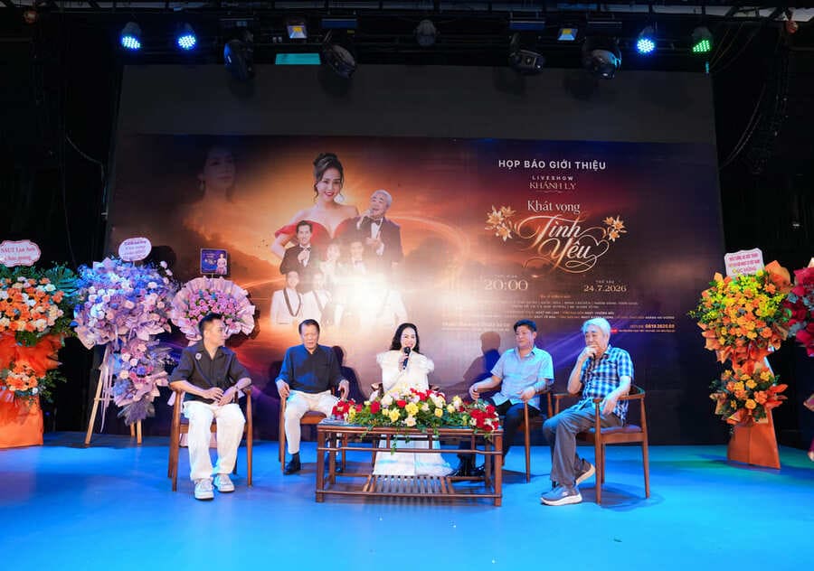 Bên cạnh NSND Quang Thọ là những nghệ sĩ giàu cá tính âm nhạc như Lê Anh Dũng, Minh Chuyên, Khắc Hòa và nhóm Dòng Thời Gian. Theo ca sĩ Nguyễn Khánh Ly, mỗi nghệ sĩ khách mời sẽ mang tới một màu sắc riêng, góp phần tạo nên diện mạo đa thanh sắc của chương trình. Ảnh: Bình Quách