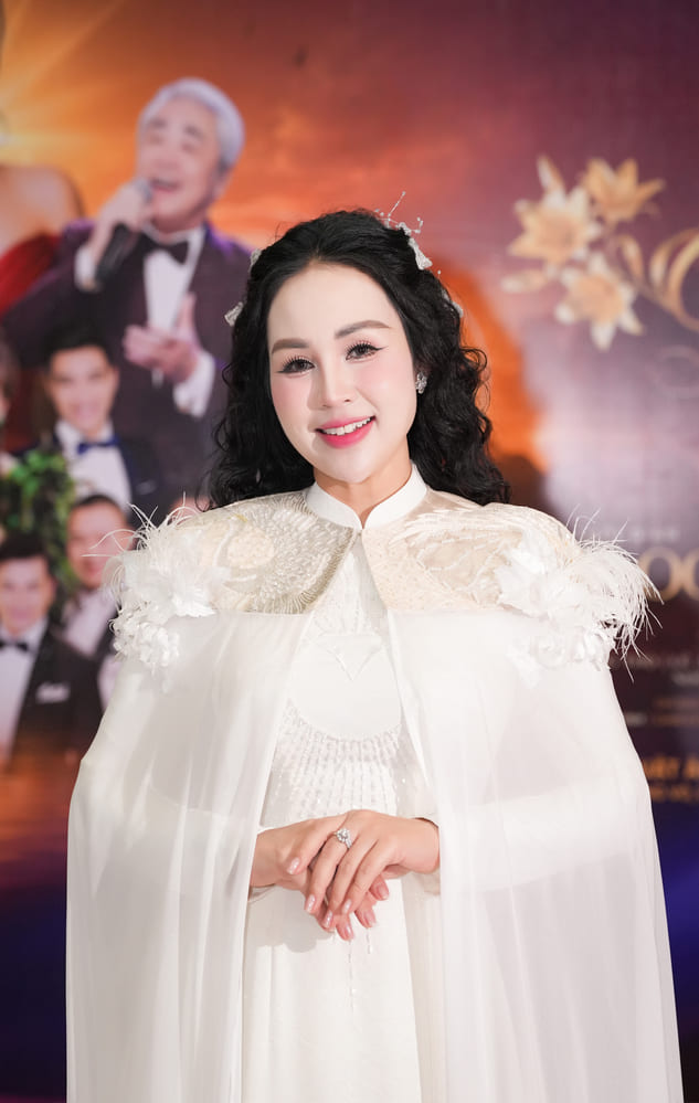 Tiến sĩ, ca sĩ Nguyễn Khánh Ly