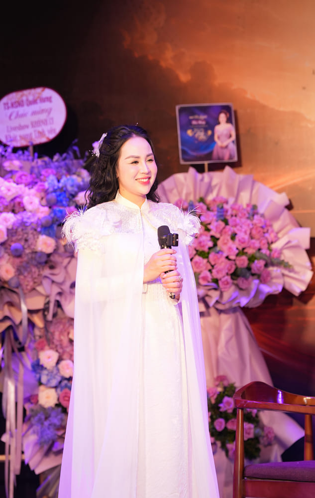 Ca sĩ Nguyễn Khánh Ly