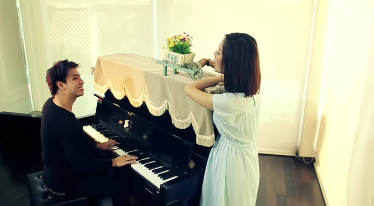 Tang Nhat Tue once played the male lead in Miu Le's MV "I love you". Photo cut from MV