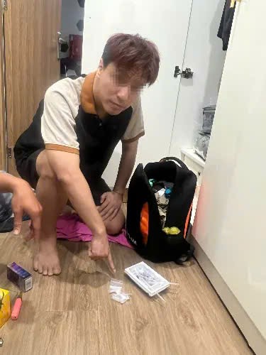 Tang vật ma túy và các dụng cụ tự chế thu giữ tại nơi ở của Lê Duy Linh (nghệ danh Tăng Nhật Tuệ). Ảnh: Công an cung cấp