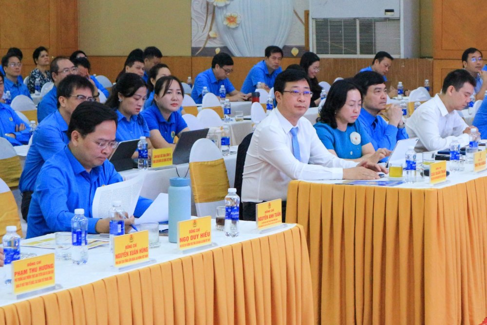 Sáng 3.7, Đảng ủy Tổng LĐLĐVN tổ chức Hội nghị quán triệt Nghị quyết Đại hội XI Mặt trận Tổ quốc Việt Nam và Nghị quyết Đại hội XIV Công đoàn Việt Nam. Trong ảnh là các đại biểu dự hội nghị tại điểm cầu Tổng LĐLĐVN. Ảnh: Quỳnh Chi
