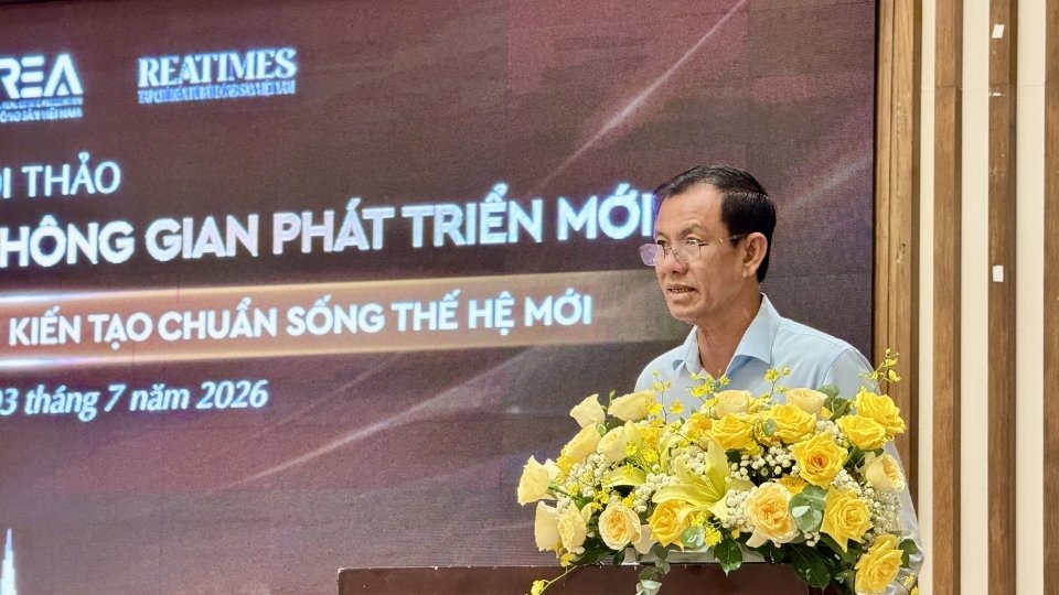 Mr. Dang Van Chinh - Standing Vice Chairman of Vinh Long Provincial People's Committee spoke at the workshop. Photo: Hoang Loc