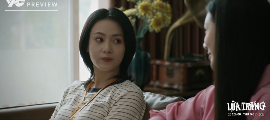 Bạn gái Cương lật mặt khi biết Mai là con gái ông trùm trong tâp 6 phim “Lửa trắng“. Ảnh: VFC.