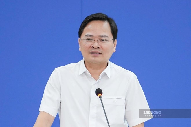 응우옌안뚜언 당 중앙위원회 위원, 당위원회 서기, 베트남 노동총연맹 위원장이 제5차 총연맹 당위원회 집행위원회 회의를 주재했습니다. 사진: 흐우찬