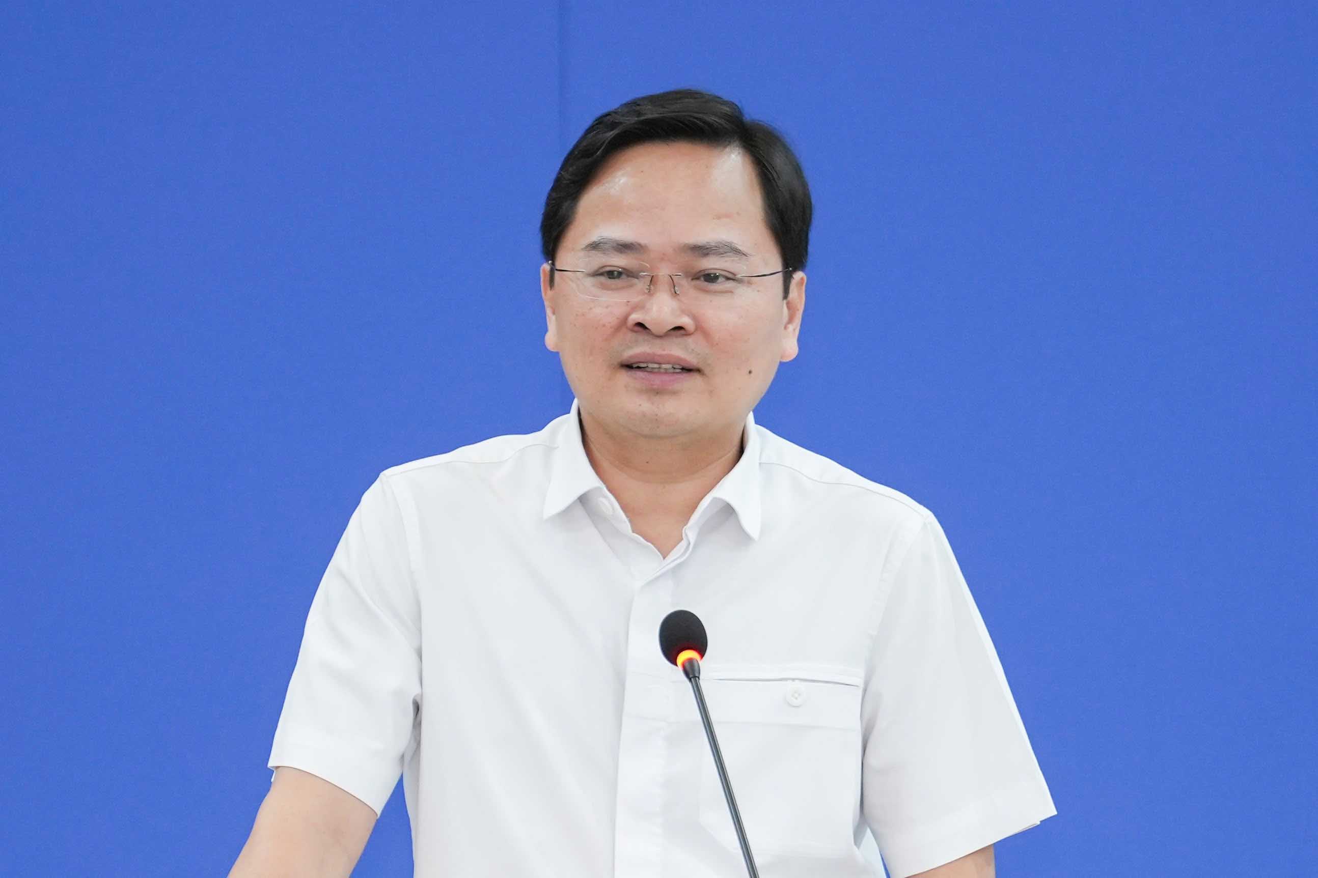 Mr. Nguyen Anh Tuan - Member of the Party Central Committee, Secretary of the Party Committee, President of the Vietnam General Confederation of Labour chaired the 5th Conference of the Executive Committee of the Party Committee of the General Confederation. Photo: Huu Chanh