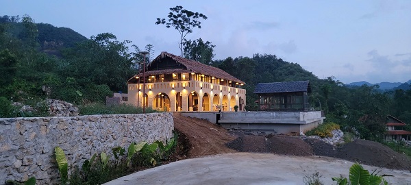 Hoa Binh lake tourism investors hope to soon invest in electricity infrastructure. Photo: Ngu Mai Retreat