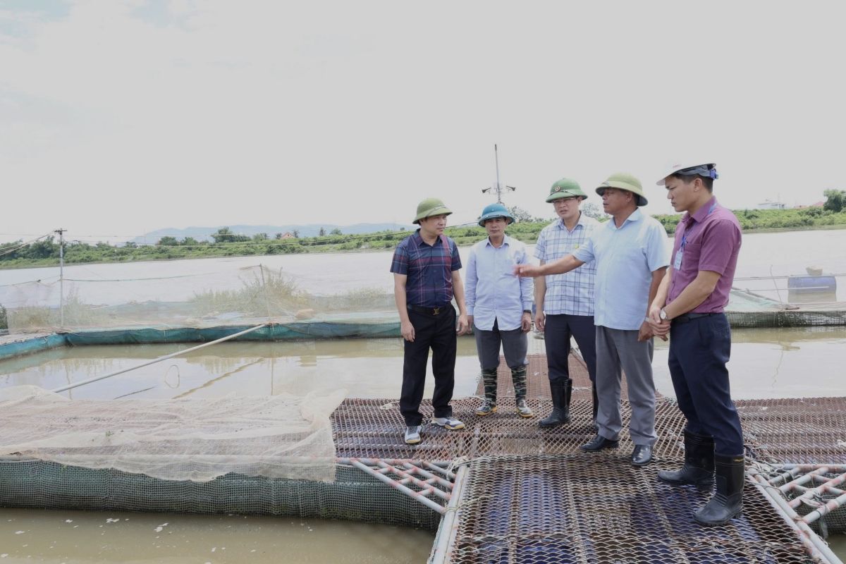 Xã Hợp Tiến kiểm tra công tác chuẩn bị ứng phó bão số 1. Ảnh: Xã Hợp Tiến