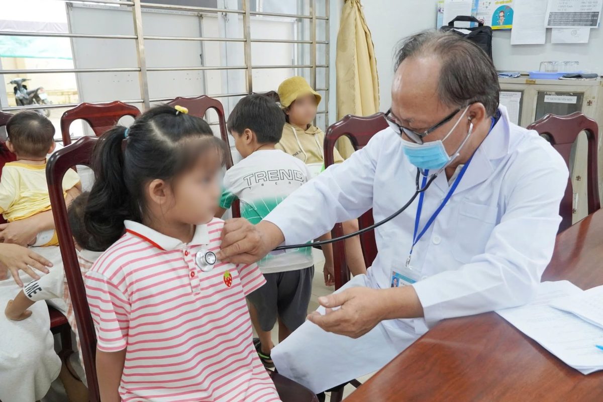 Free health check-ups for children under 6 years old in Xuan Son commune, Ho Chi Minh City. Photo: Hoang Nhi