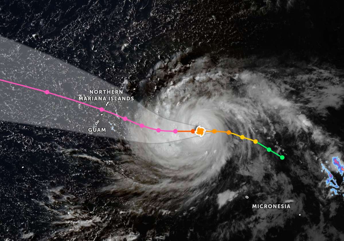 Bão Bavi sắp mạnh lên thành siêu bão. Ảnh: JTWC