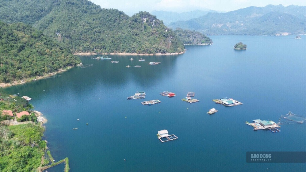El nivel del agua del lago Hoa Binh está a una elevación de 101,92 m. Foto: Minh Nguyen