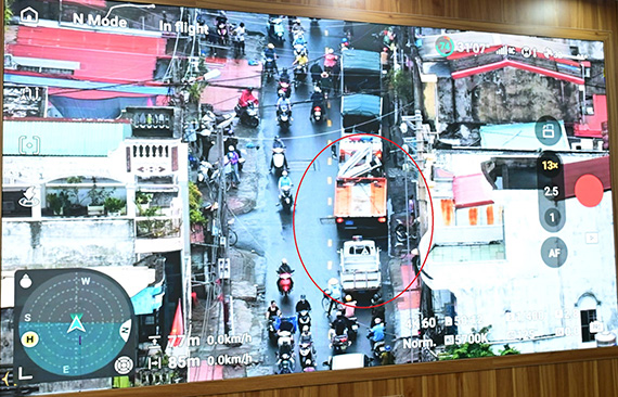 Gia Vien Ward Police assigned a Traffic Police Team to directly handle violations and traffic congestion. Photo: Hai Phong Police
