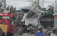 Deux personnes piégées dans une cabine après une collision entre deux camions à Hô Chi Minh-Ville