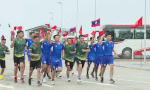 Young Vietnamese - Lao officers cultivate friendship at the border. Photo: Nghe An Border Guard