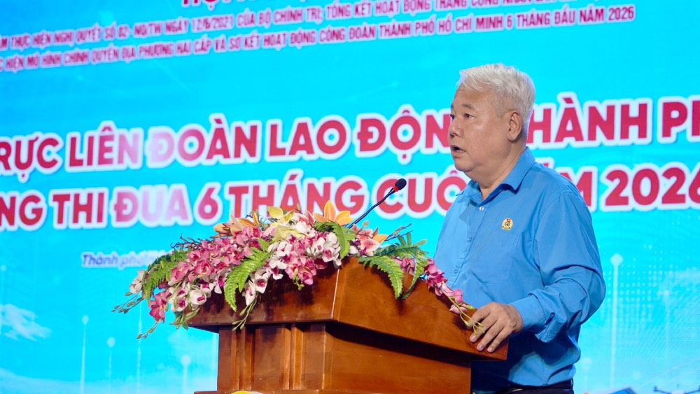 Ông Võ Khắc Thái - Phó Chủ tịch Thường trực LĐLĐ TPHCM phát động thi đua 6 tháng cuối năm 2026 đồng thời tiếp tục cụ thể hóa Nghị quyết 02 của Bộ Chính trị. Ảnh: Mai Anh.