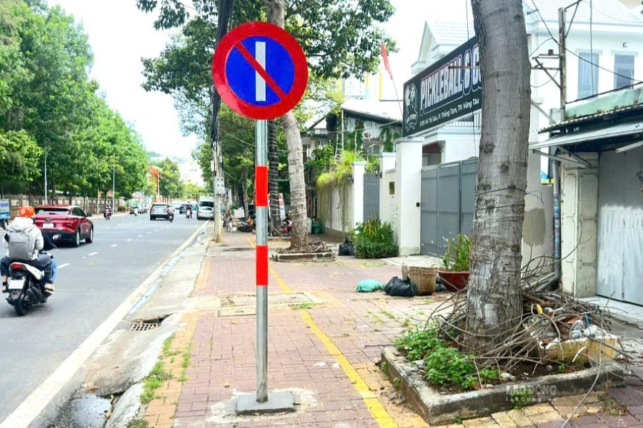 A sign on Vo Thi Sau street (Vung Tau ward) was just completed on the afternoon of July 3. Photo: Thanh An