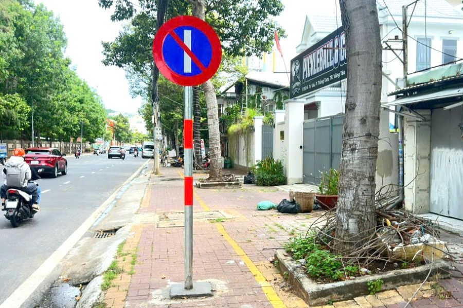 A sign on Vo Thi Sau street (Vung Tau ward) was just completed on the afternoon of July 3. Photo: Thanh An