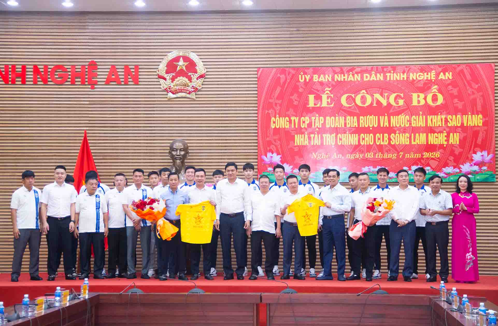 Sao Vang Beer Alcohol and Beverage Group JSC es el principal patrocinador del Club Song Lam Nghe An en la nueva etapa. Foto: Duy Chuong